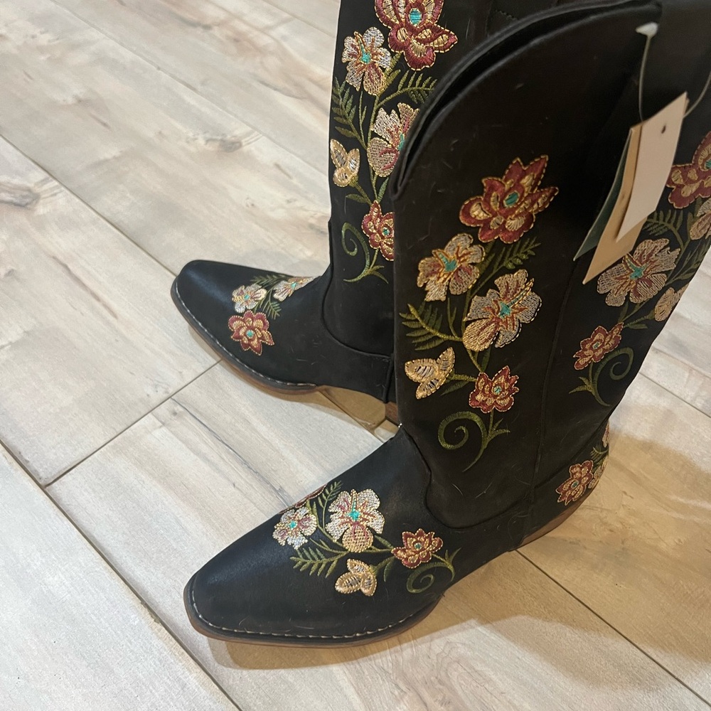 Roper Women's Black Floral Embroidered Heeled Boots - Picture 5 of 5